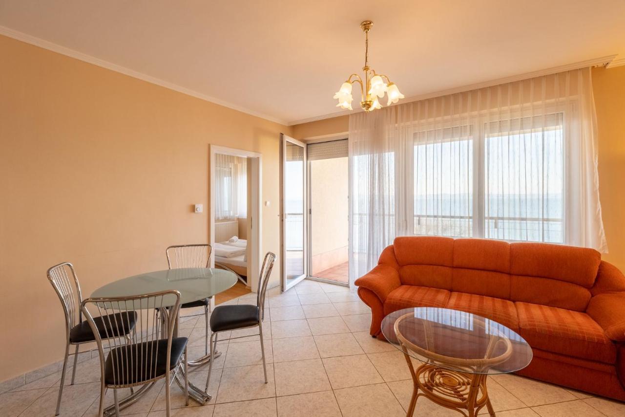 Kek Hullam Apartman By Bltn Daire Siofok Dış mekan fotoğraf