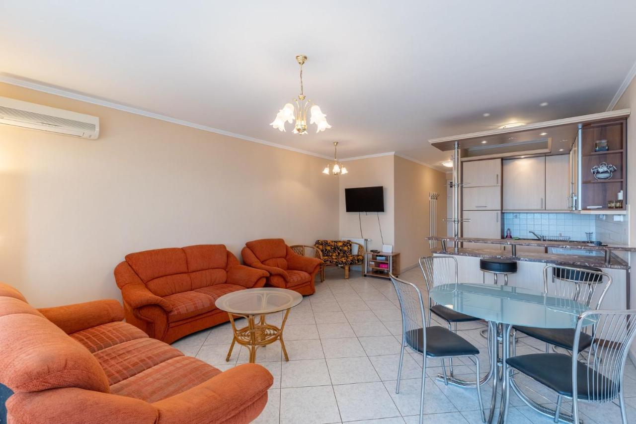 Kek Hullam Apartman By Bltn Daire Siofok Dış mekan fotoğraf